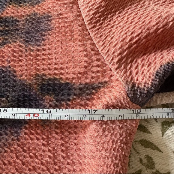 AQ-Sport XL Tie-Dye Hoodie in Pink, Peach, and Black Waffle-knit - Picture 8 of 12